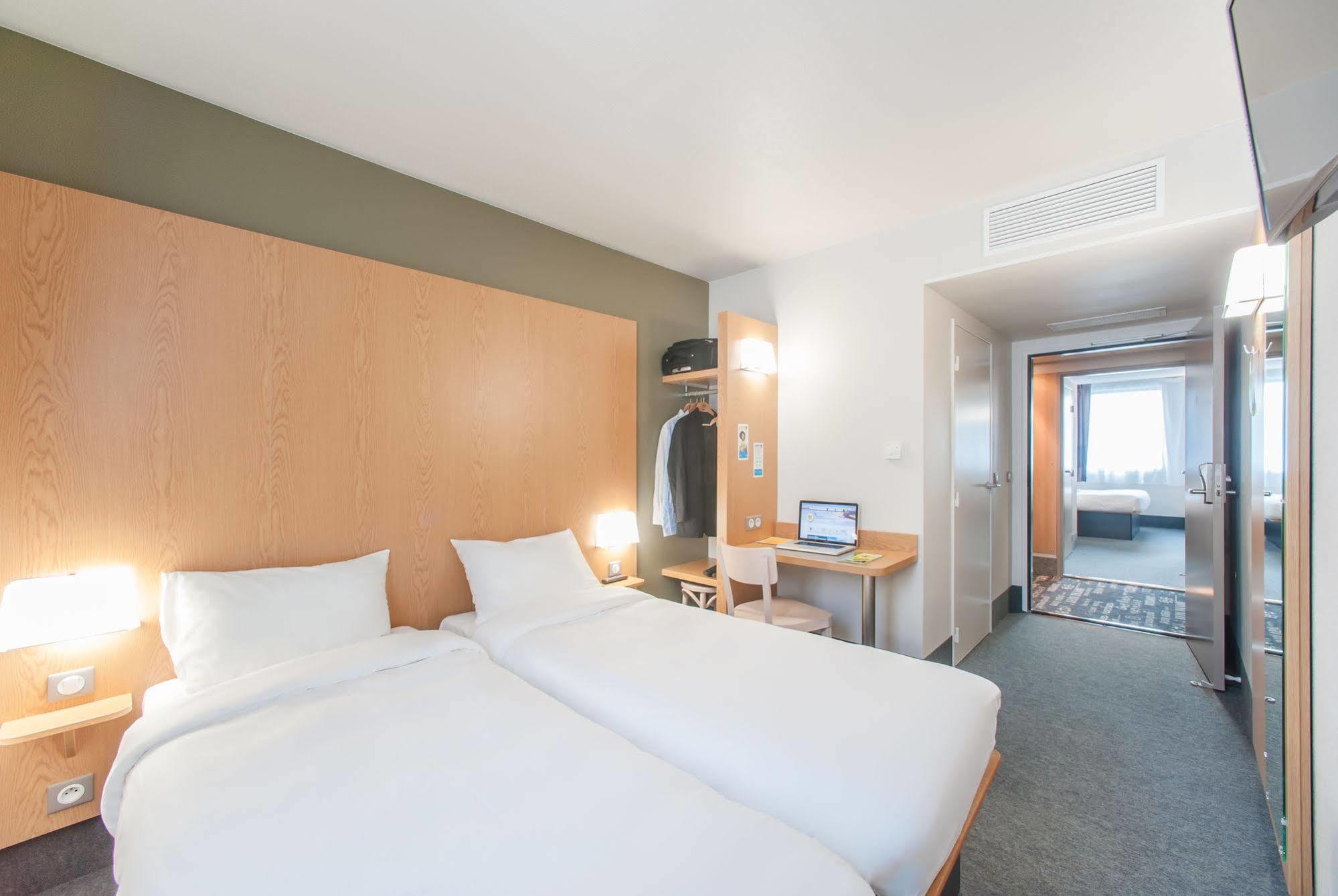 B&B Hotel Paris Porte Des Lilas ภายนอก รูปภาพ